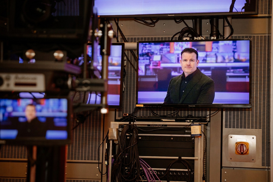 Broadcast studio monitor